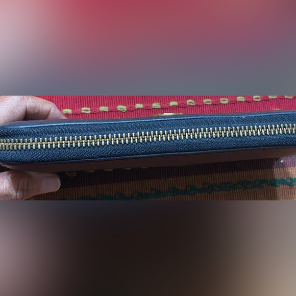 GUC Tory Burch Robinson Zip Continental
Wallet Black - Picture 7 of 14